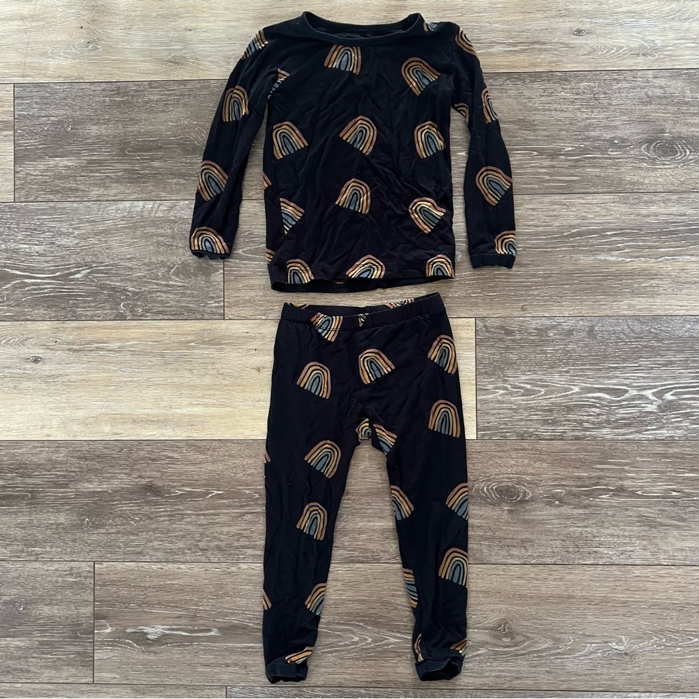 Kyte BABY 2T Long Sleeve Pajamas in Black Rainbow 🖤🌈
